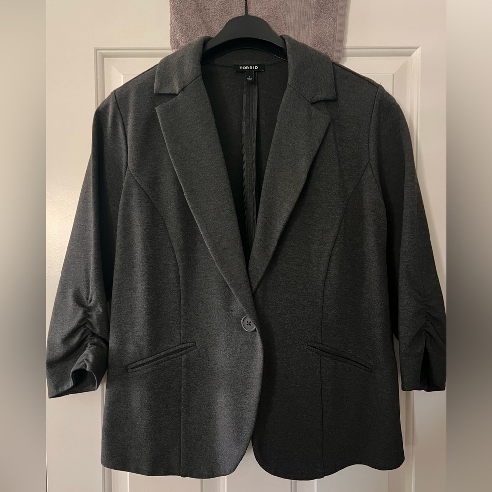 Torrid Dark Grey Pointe Blazer 3/4 touched sleeves - Size 1